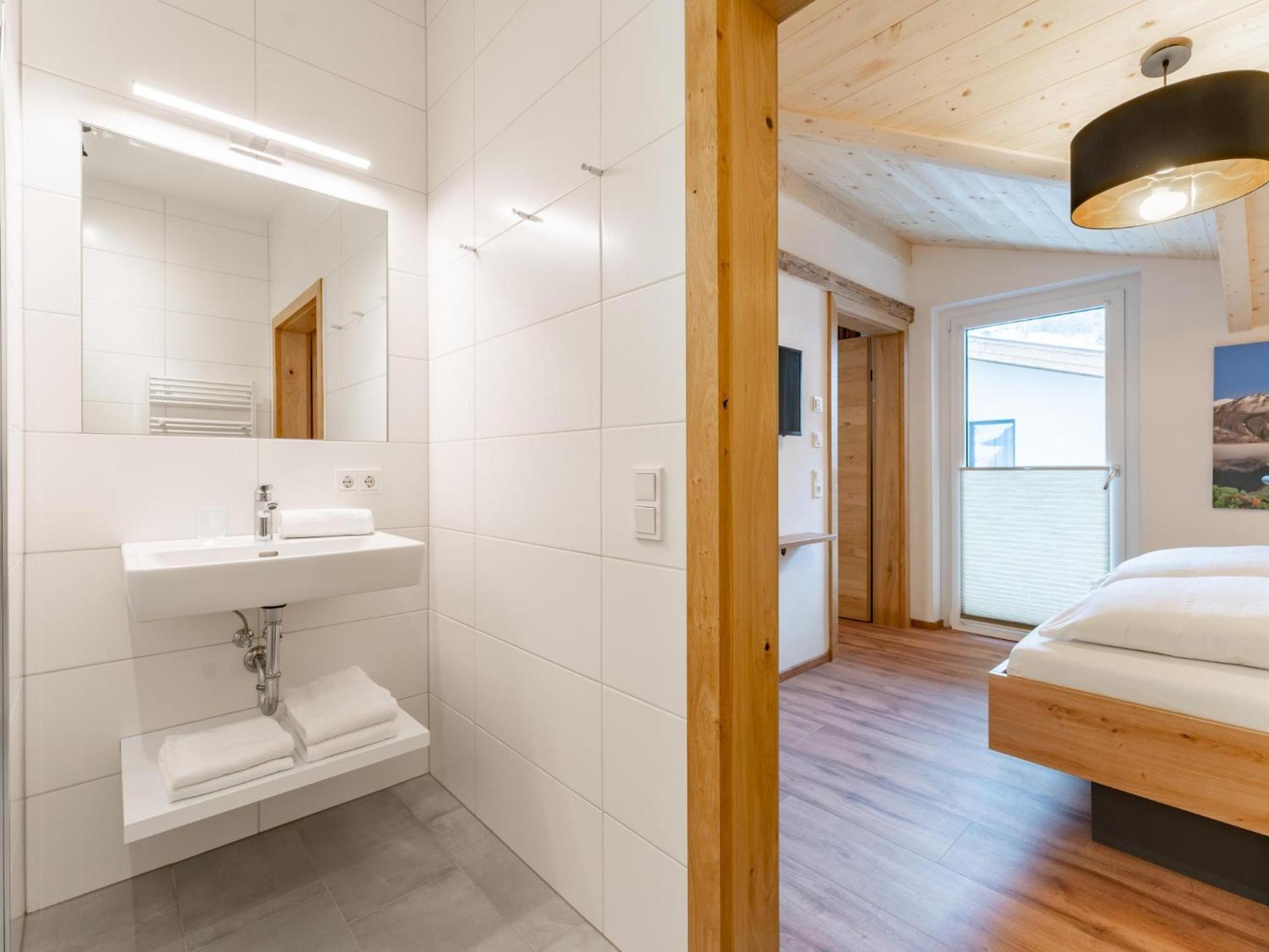 Falken Suites Top 7 คาพรูน ภายนอก รูปภาพ