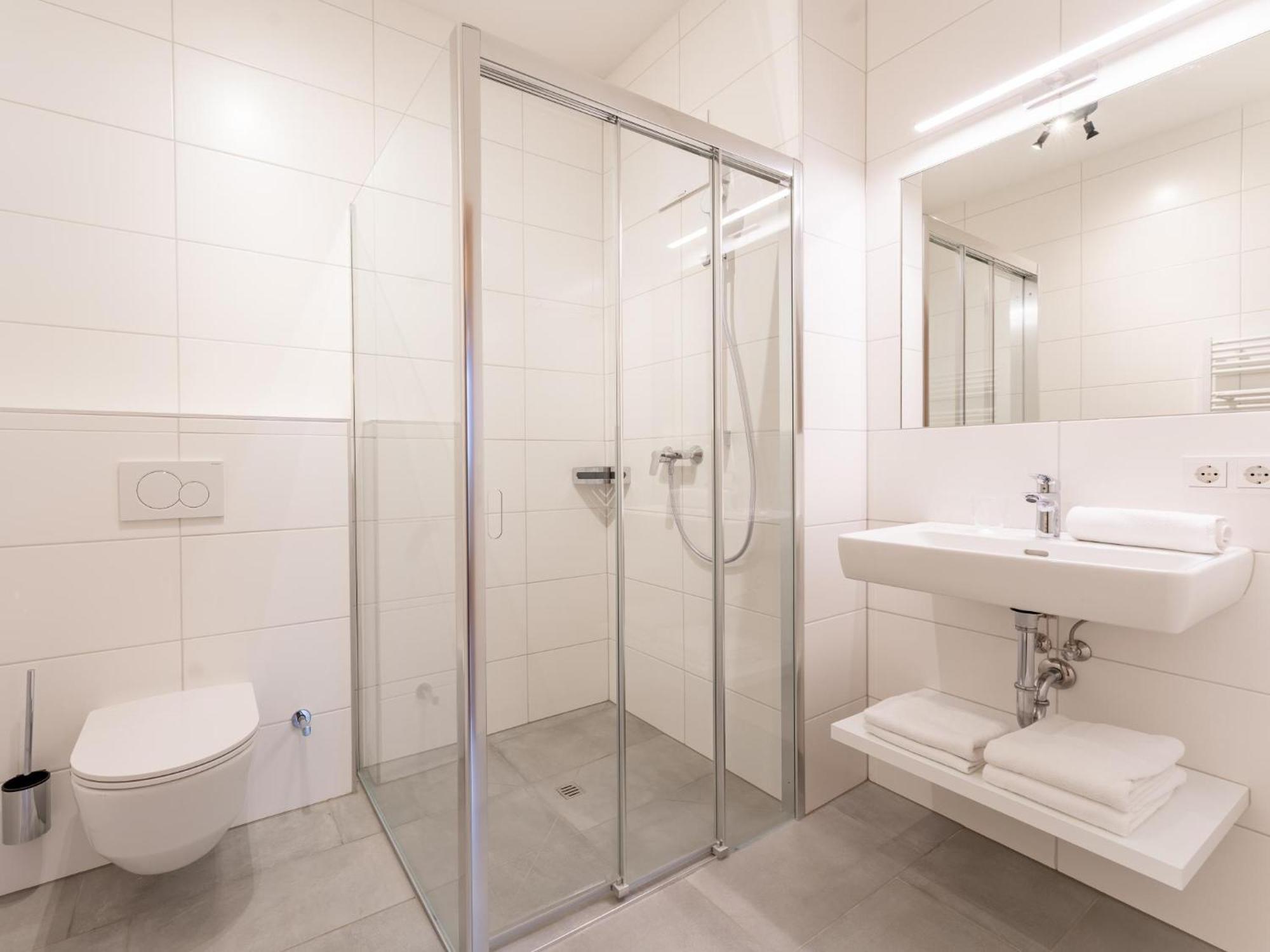 Falken Suites Top 7 คาพรูน ภายนอก รูปภาพ