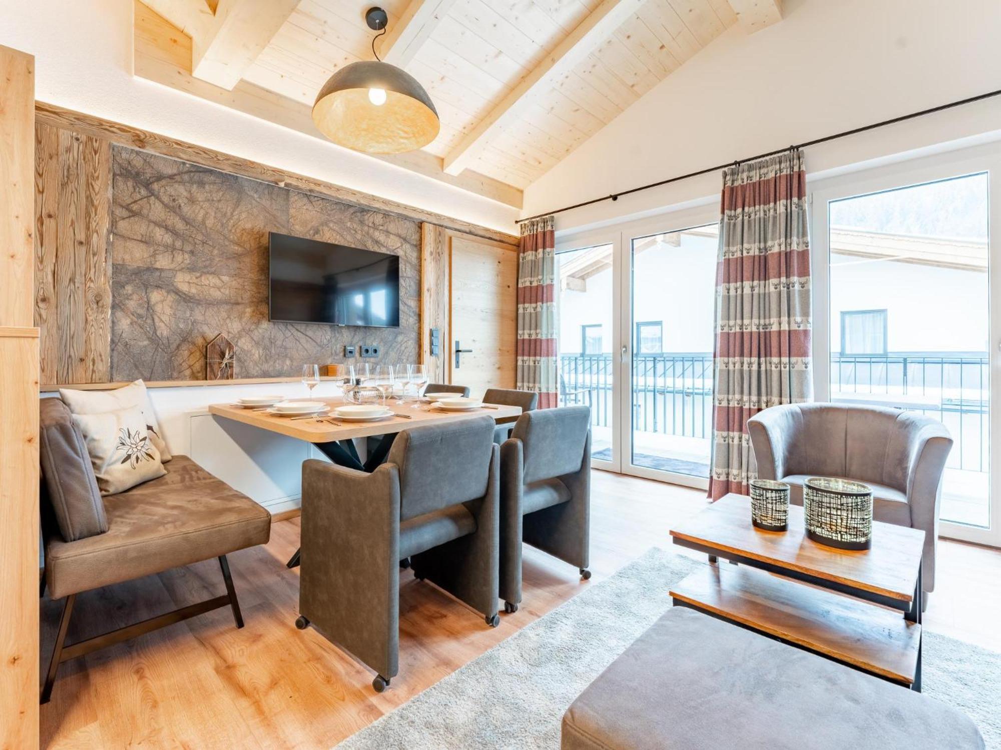 Falken Suites Top 7 คาพรูน ภายนอก รูปภาพ